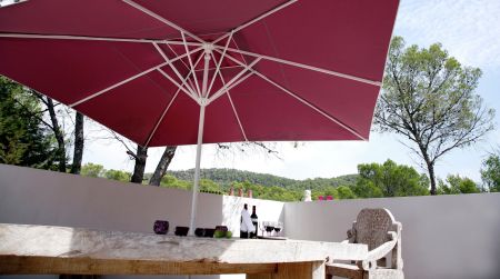 CARAVITA Samara - funktionaler Sonnenschirm mit Kurbelmechanismus